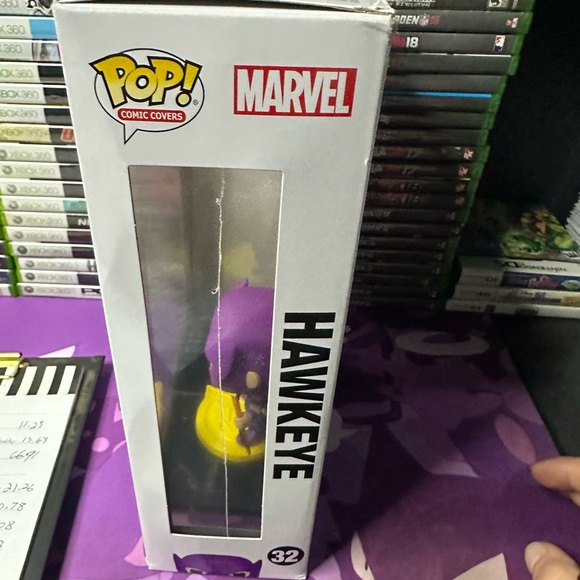 Hawkeye Funko pop With Comic Book #32

In like new condition - Picture 3 of 7